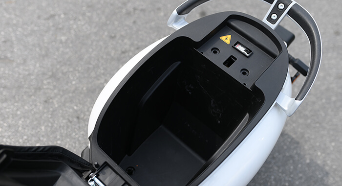 mau-xe-may-dien-M6i-9